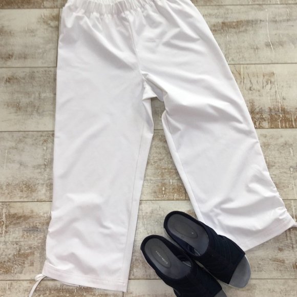 FIRM-LAST CHANCE!  Super Comfortable Pure White Chico's Zenergy Capris - Picture 2 of 4